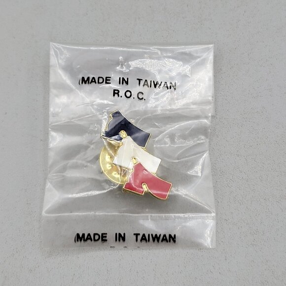 Vintage Triple 777 Red White and Blue Enamel Gold Tone Lapel Hat Pin - Picture 5 of 5